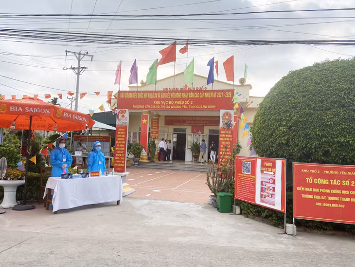 Mỗi khu vực bỏ phiếu đều được trang bị đầy đủ các biện pháp phòng dịch.