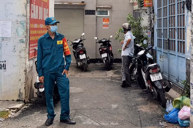 Con hẻm dẫn vào cơ sở Hội thánh truyền giáo Phục Hưng bị phong tỏa.