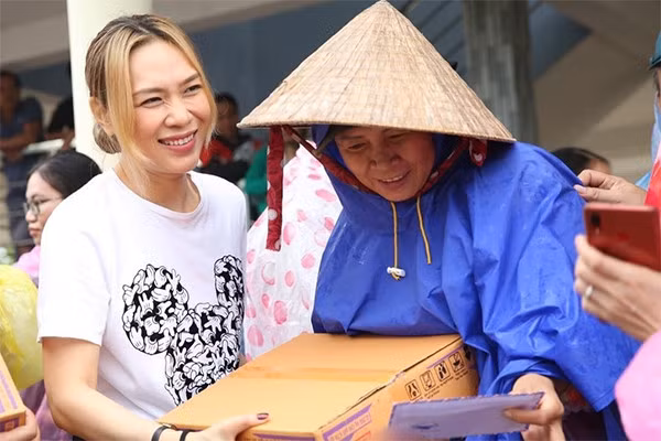 Mỹ Tâm thường âm thầm làm công việc từ thiện.