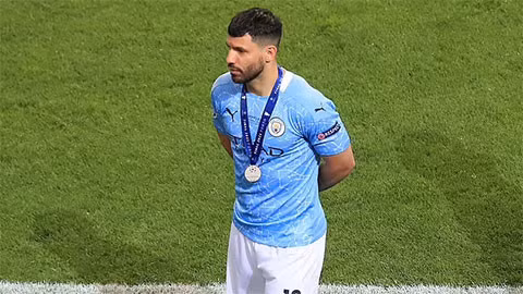 Aguero không trở lại Anh, bay thẳng đến Barcelona ảnh 1
