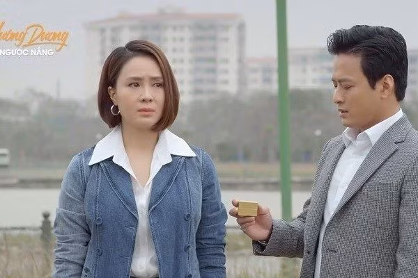 Tái hợp lần thứ 6 trong bộ phim “Hướng dương ngược nắng", “tình yêu” của Hồng Đăng và Hồng Diễm xen lẫn cả hận thù, thu hút sự quan tâm xuyên suốt của khán giả. Ảnh: CMH.