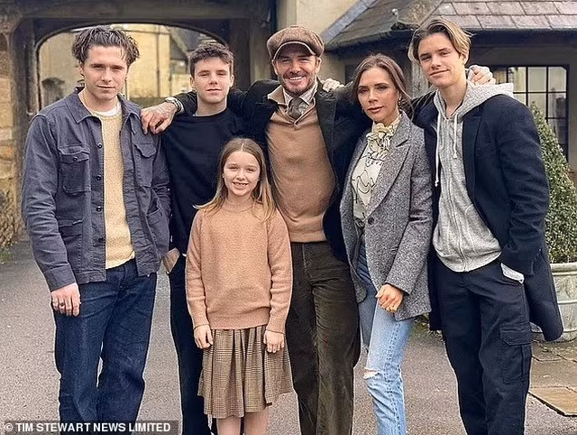 Tổ ấm hạnh phúc với bốn đứa con ngoan ngoãn là điều mà vợ chồng Beckham rất tự hào.