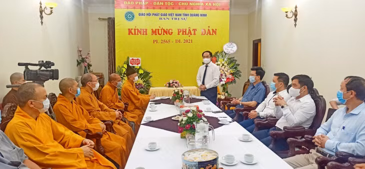 Đồng chí Vũ Chiến Thắng, Thứ trưởng Bộ Nội vụ, Trưởng Ban Tôn giáo Chính phủ phát biểu chúc mừng Ban Trị sự GHPGVN tỉnh Quảng Ninh nhân dịp Đại lễ Phật đản PL 2565 - DL 2021