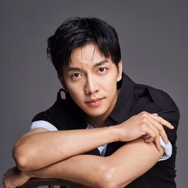 Lee Seung Gi, sinh năm 1987, là một ca sĩ kiêm diễn viên nổi tiếng của Hàn Quốc. Anh từng gây ấn tượng với khán giả Việt Nam qua bộ phim truyền hình Những nàng công chúa nổi tiếng.