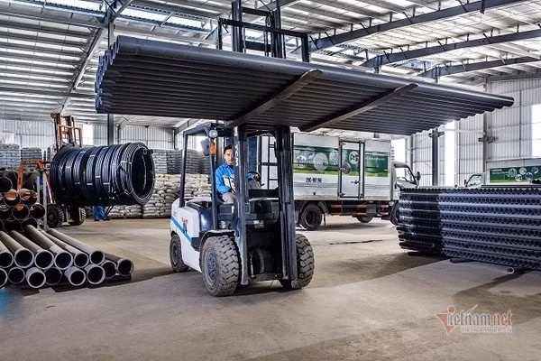 Dịch COVID-19 kéo dài và phức tạp khiến sản xuất và tiêu thụ đình trệ. (Ảnh minh họa)
