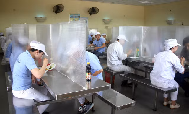 An toàn là tiêu chí hàng đầu trong việc tổ chức sản xuất trở lại