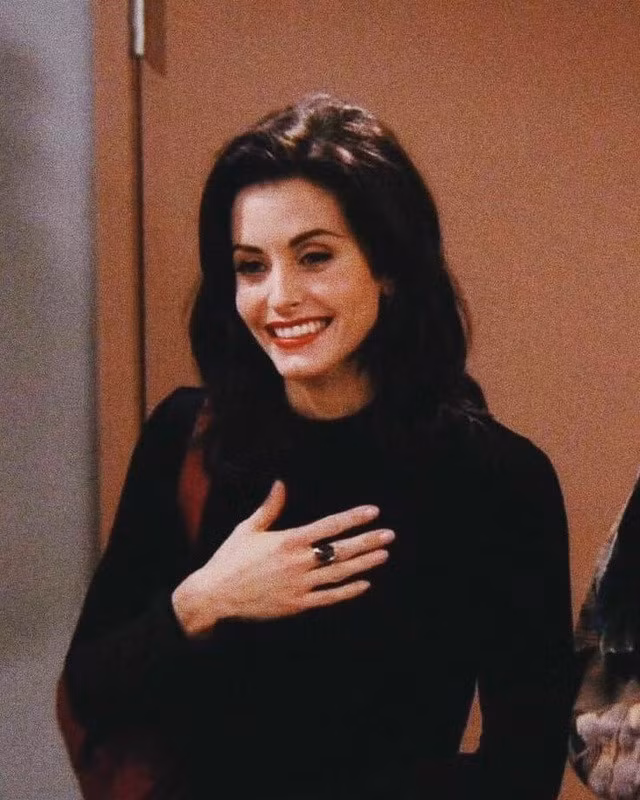 Courteney Cox vào vai Monica Geller trong Friends.