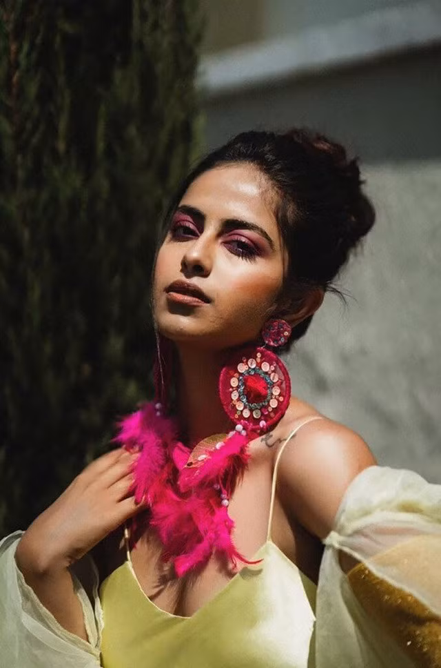 Avika Gor hiện vừa làm diễn viên, vừa làm MC, biên đạo nhảy và viết kịch bản.