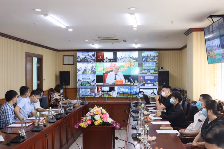 Đại diện một số đơn vị tại các điểm cầu thảo luận, chia sẻ về những cơ hội và triển vọng hợp tác cũng như về công tác tiêu thụ nông sản của Sơn La.
