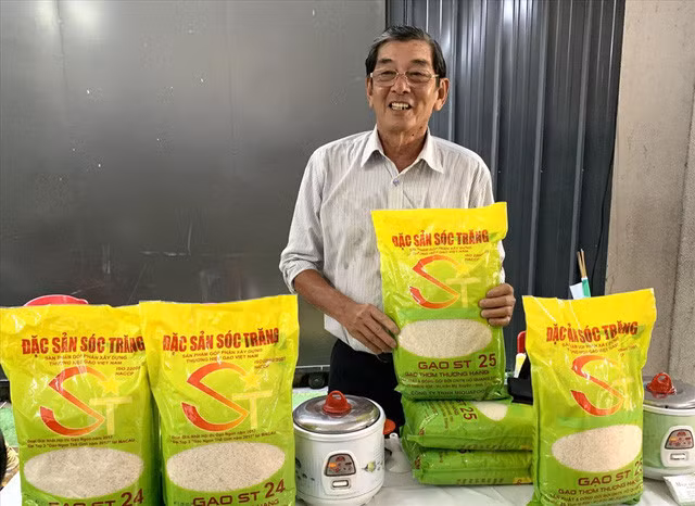 Anh hùng lao động Hồ Quang Cua - "cha đẻ" sản phẩm gạo ngon nhất thế giới. Ảnh: VGP.