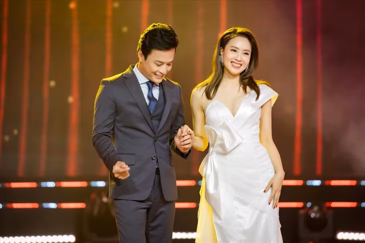 Ngoài đời, Hồng Đăng và Hồng Diễm khá thân thiết. Cặp diễn viên song hành với nhau trong nhiều sự kiện. Ảnh: VFC.