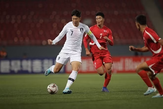 Triều Tiên (áo đỏ) chia tay vòng loại World Cup.