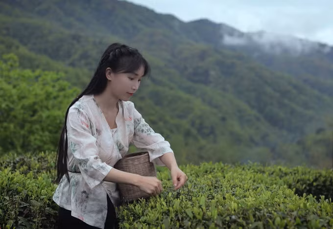 Lý Tử Thất ở tuổi 31. Ảnh: Weibo/Liziqi.