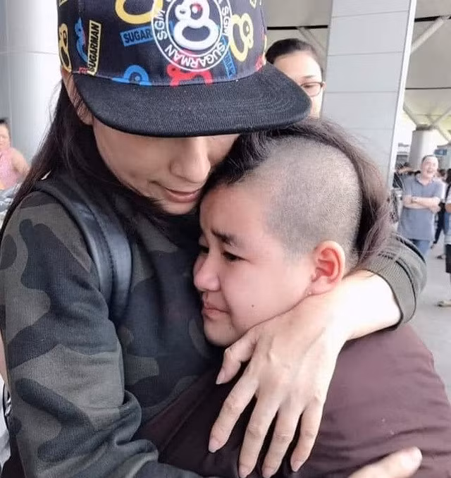 Phi Nhung trải lòng: "Trong khi tôi ở Việt Nam lo làm việc và chăm sóc cho các bé còn nhỏ, vậy mà con mình sinh ra lúc đau ốm tôi không ở bên cạnh được…"