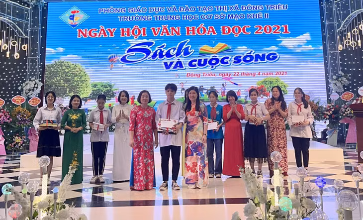 Trường THCS Mạo Khê II tổ chức Ngày hội văn hóa đọc năm 2021 "Sách và cuộc sống". Ảnh chụp 22/4/2021