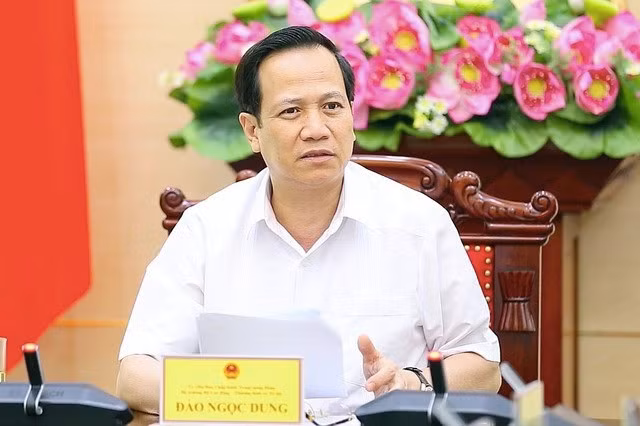 Bộ trưởng Đào Ngọc Dung: Kiên quyết không để sót, để lọt người nhập cảnh trái phép lao động trong cơ sở, doanh nghiệp. Bộ trưởng Đào Ngọc Dung: Kiên quyết không để sót, để lọt người nhập cảnh trái phép lao động trong cơ sở, doanh nghiệp.