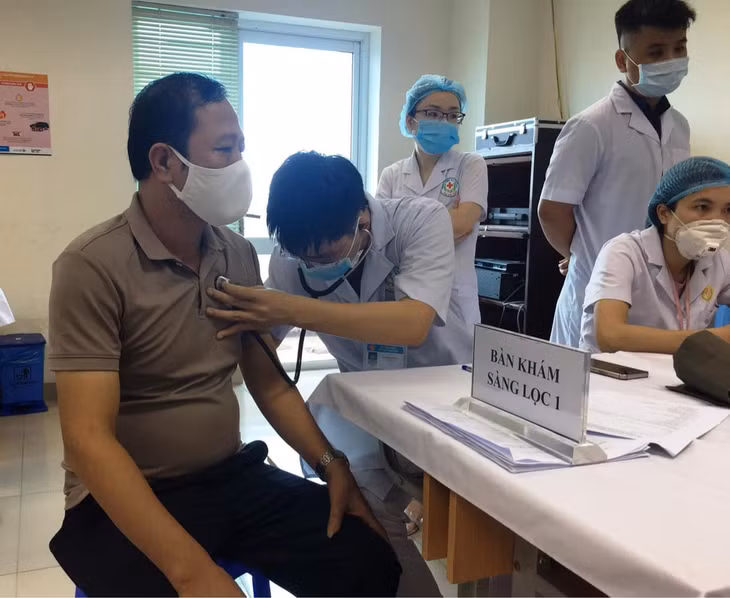 Khám sàng lọc và tư vấn trước khi tiêm