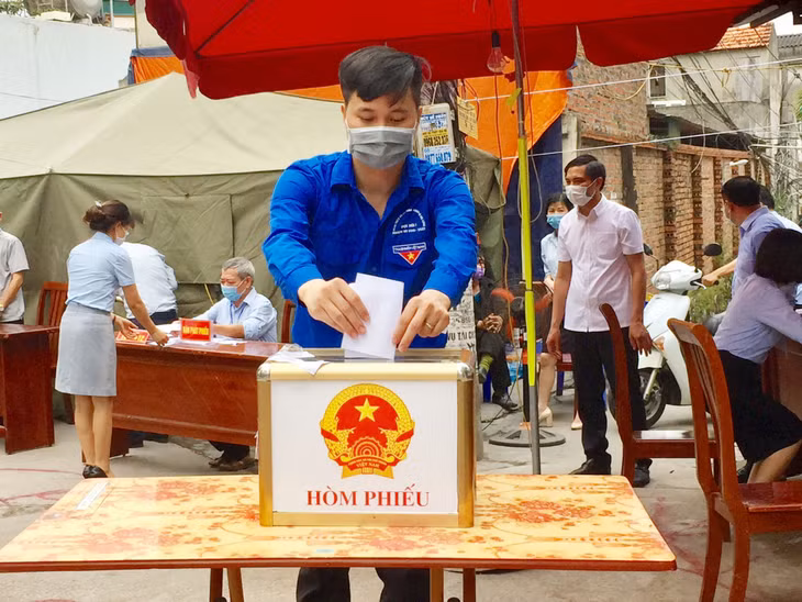 Diễn tập bầu cử trong tình hình dịch bệnh tại tổ 11, khu 1, phường Cao Xanh, TP hạ Long. Ảnh: Huy Phương (CTV)