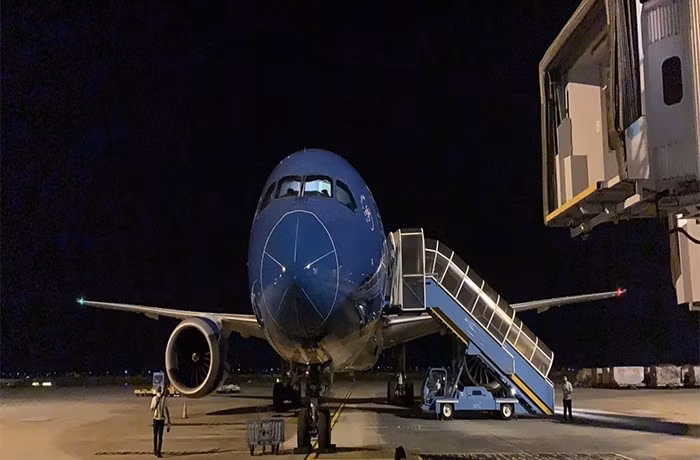 Hai chuyến bay chở vải sáng hôm nay là VN310 từ Hà Nội đi Narita và VN330 từ Hà Nội đi Osaka.