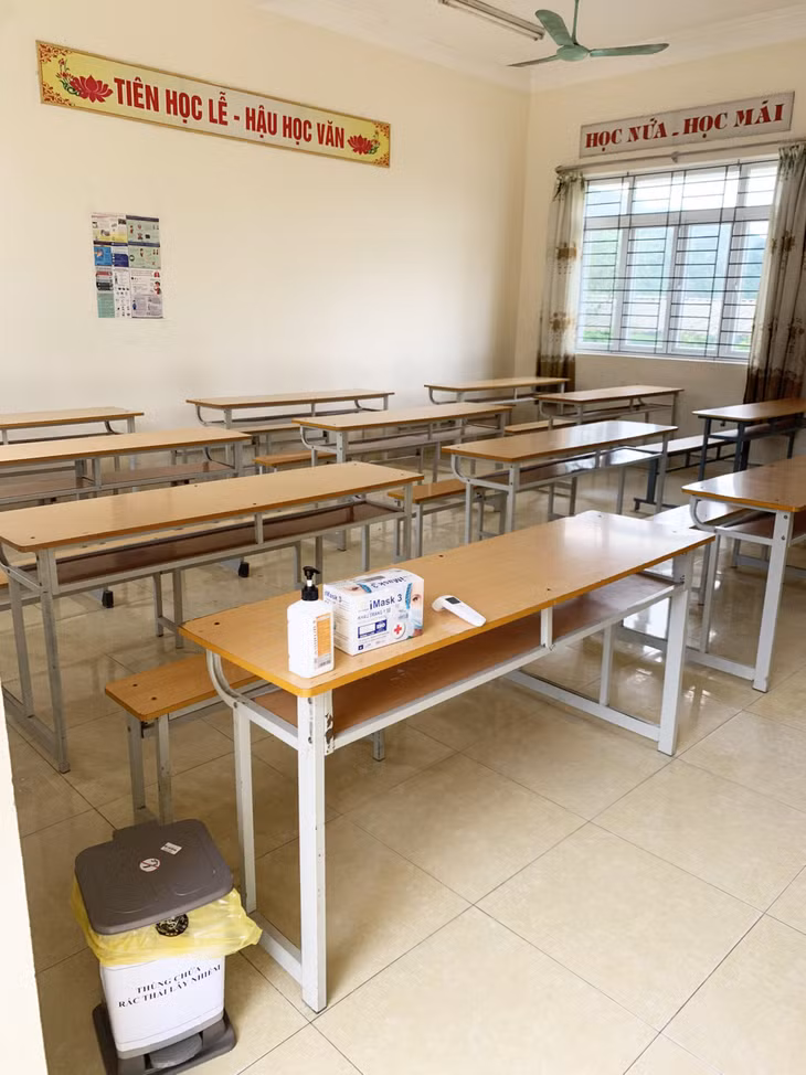 Các phòng thi cũng đã được nhà trường dọn dẹp sạch sẽ, ngăn nắp chuẩn bị cho các thí sinh bước vào kỳ thi.