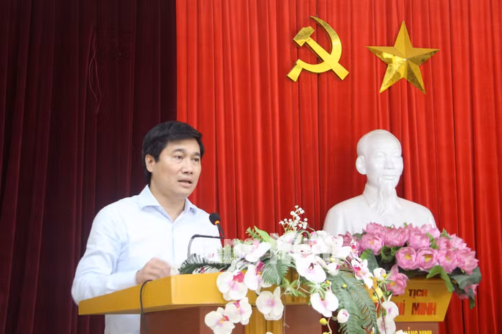 Đồng chí Nguyễn Tường Văn, Phó Bí thư Tỉnh ủy, Chủ tịch UBND tỉnh, phát biểu tại hội nghị (4-2021). Ảnh: Thu Chung