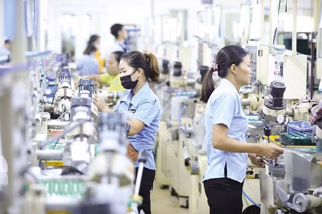 Trong bảng xếp hạng thu nhập bình quân đầu người năm 2020, Hà Nội đúng ở vị trí thứ ba với 5,981 triệu đồng/người/ tháng. (Ảnh minh họa: Báo Đầu tư)