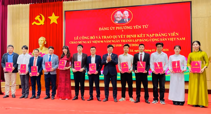 Đảng bộ phường Yên Tử tổ chức Lễ công bố và trao Quyết định kết nạp Đảng cho 26 quần chúng ưu tú nhân dịp kỷ niệm 96 năm Ngày thành lập Đảng Cộng sản Việt Nam 3/2.