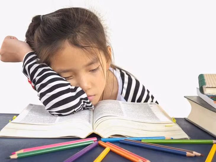 Cha mẹ cần khơi dậy động lực để trẻ bớt lười biếng. Ảnh minh họa.