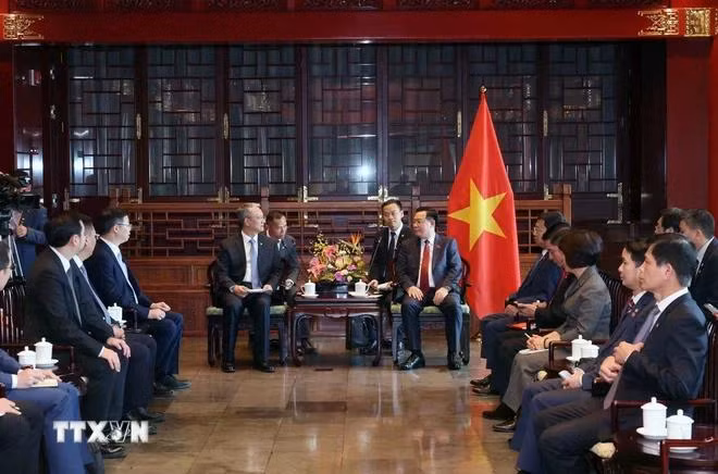 Chủ tịch Quốc hội Vương Đình Huệ tiếp ông Vương Bân, Tổng giám đốc Tập đoàn Xây dựng Điện lực Trung Quốc (Power China). (Ảnh: Nhan Sáng/TTXVN)
