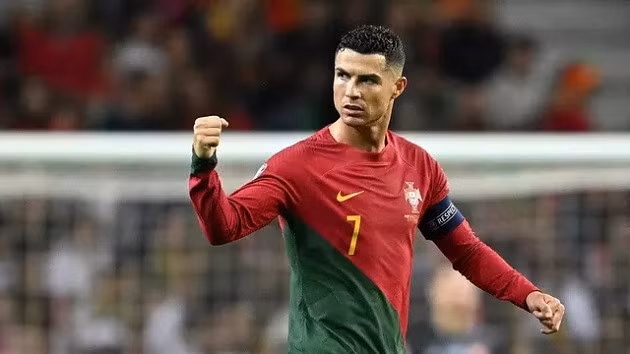 CR7 đòi nợ thành công.