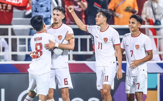 Indonesia ăn mừng vé vào bán kết sau khi hạ Hàn Quốc trong loạt sút luân lưu trên sân Abdullah Bin Khalifa ngày 26/4. Ảnh: AFC