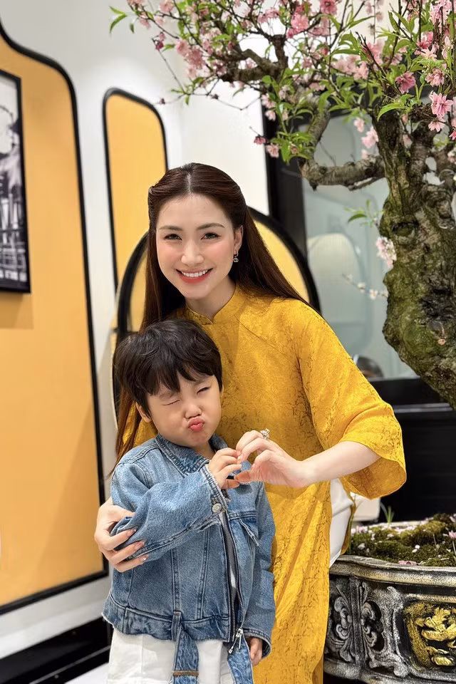 Hội bỉm sữa “trên trời rơi xuống” của showbiz Việt - Ảnh 3.