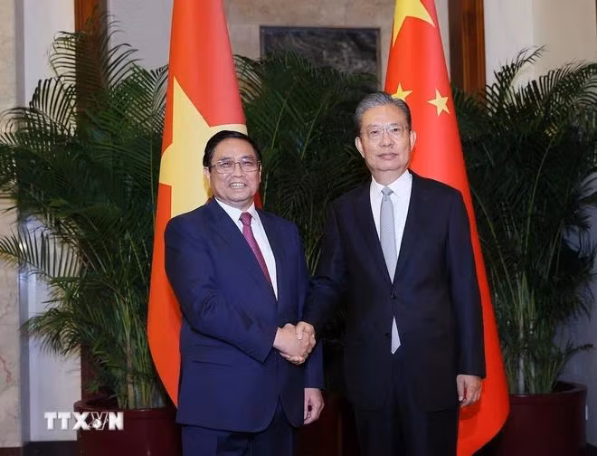 Thủ tướng Phạm Minh Chính hội kiến Uỷ viên trưởng Nhân đại toàn quốc Trung Quốc Triệu Lạc Tế nhân chuyến thăm Trung Quốc ngày 27/6/2023. (Ảnh: Dương Giang/TTXVN)