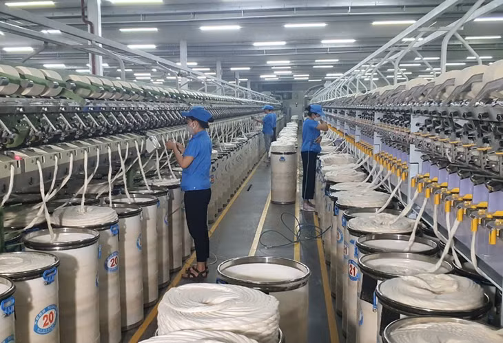 Sản xuất tại Công ty TNHH KHKT Texhong Ngân Long (KCN Hải Yên, TP Móng Cái).