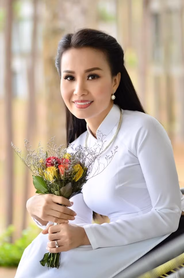 Ca sĩ Cẩm Ly viên mãn với cuộc sống hiện tại