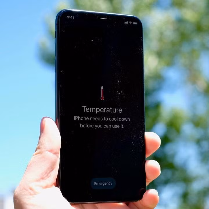 Nhiệt độ vẫn là “kẻ thù” hàng đầu của pin smartphone. (Ảnh: CNET)