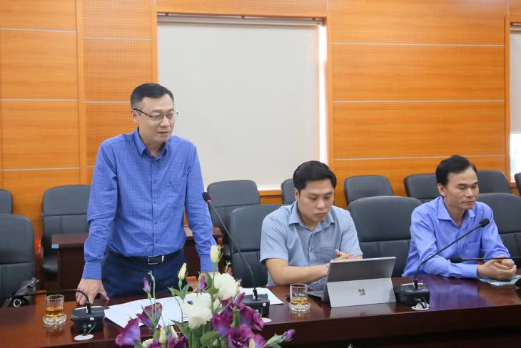 Đại diện các thành viên mới của Hội đồng Trường Đại học Hạ Long mới được bổ sung, kiện toàn phát biểu tại cuộc họp.