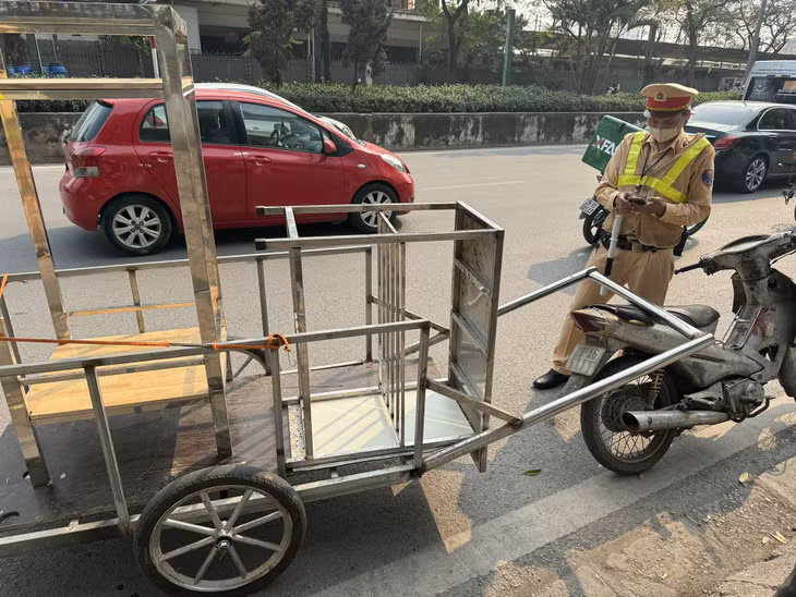 Phương tiện anh Đ.X.H. điều khiển bị CSGT niêm phong, tạm giữ. Ảnh: CACC
