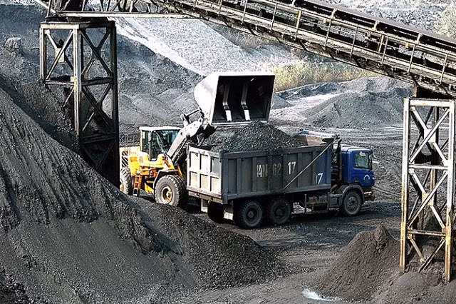 Hoàn thiện chính sách để tạo thuận lợi cho các doanh nghiệp đầu tư các dự án khai thác, chế biến khoáng sản.
