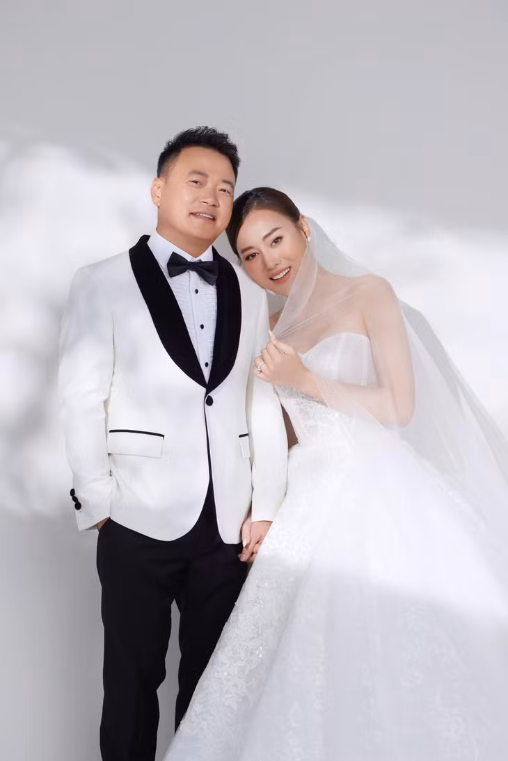 Phương Oanh đang có cuộc hôn nhân viên mãn với Shark Bình (Ảnh: Facebook nhân vật).