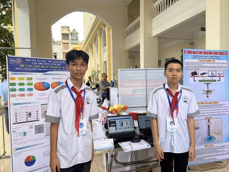 Học sinh Trường THCS Mạo Khê I (TX Đông Triều) sáng tạo ra ứng dụng The Deaf People. Ảnh nhân vật cung cấp.