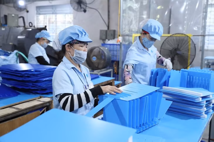 Hoạt động xuất nhập khẩu hàng hoá phục hồi mạnh (Ảnh Quang Vinh)