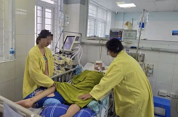 Nam sinh Đ. vẫn đang được điều trị tích cực - Ảnh: ANH LONG
