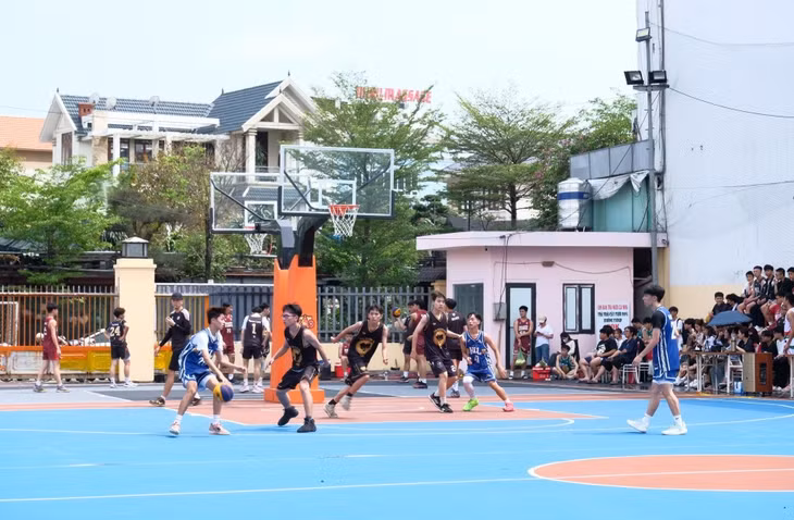Trận đấu khai mạc Giải bóng rổ U17 thanh niên lần thứ 9 tỉnh Quảng Ninh.