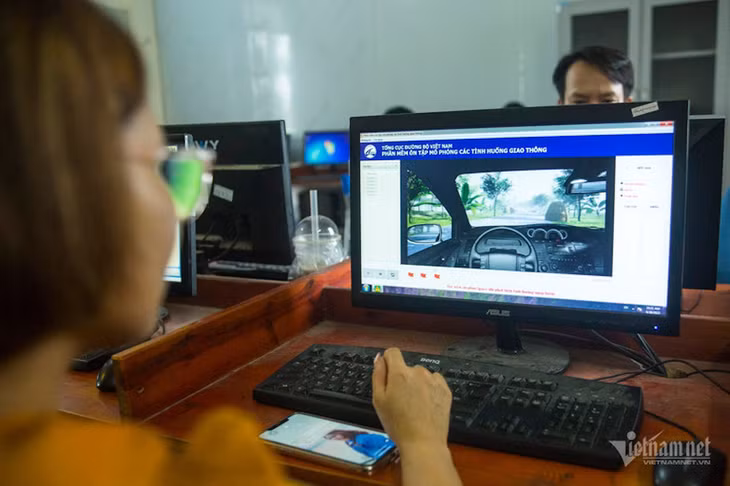 Không bỏ phần mềm mô phỏng trong sát hạch lái xe. Ảnh: Anh Hùng