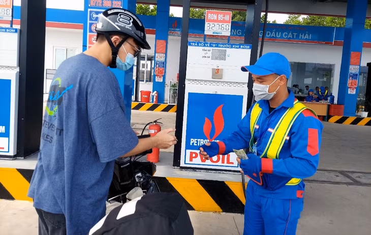 Tổng cục Thuế đang hỗ trợ PVOIL trong quá trình khắc phục sự cố. Ảnh: Huy Hùng