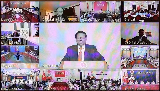 Hội nghị Thủ tướng Chính phủ với các Trưởng cơ quan đại diện Việt Nam ở nước ngoài trực tuyến đến điểm cầu các nước. (Ảnh: Dương Giang/TTXVN)