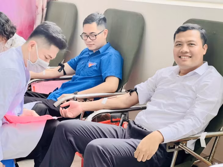 Chương trình hiến máu thu hút đông đảo cán bộ, đảng viên, chiến sỹ, đoàn viên và nhân dân trên địa bàn phường tham gia. Ảnh do đơn vị cung cấp