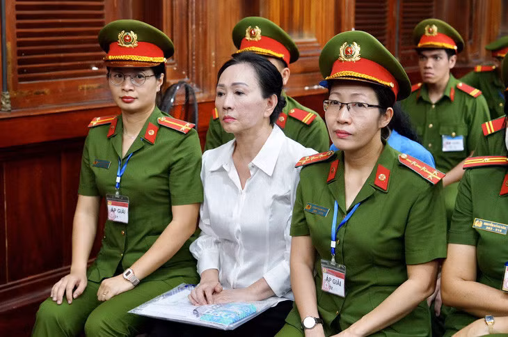 Bị cáo Trương Mỹ Lan trong phiên tòa chiều 11-4 - Ảnh: HỮU HẠNH