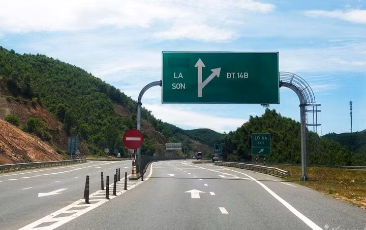 Cao tốc Cam Lộ - La Sơn. (Ảnh: Nguyễn Vương)